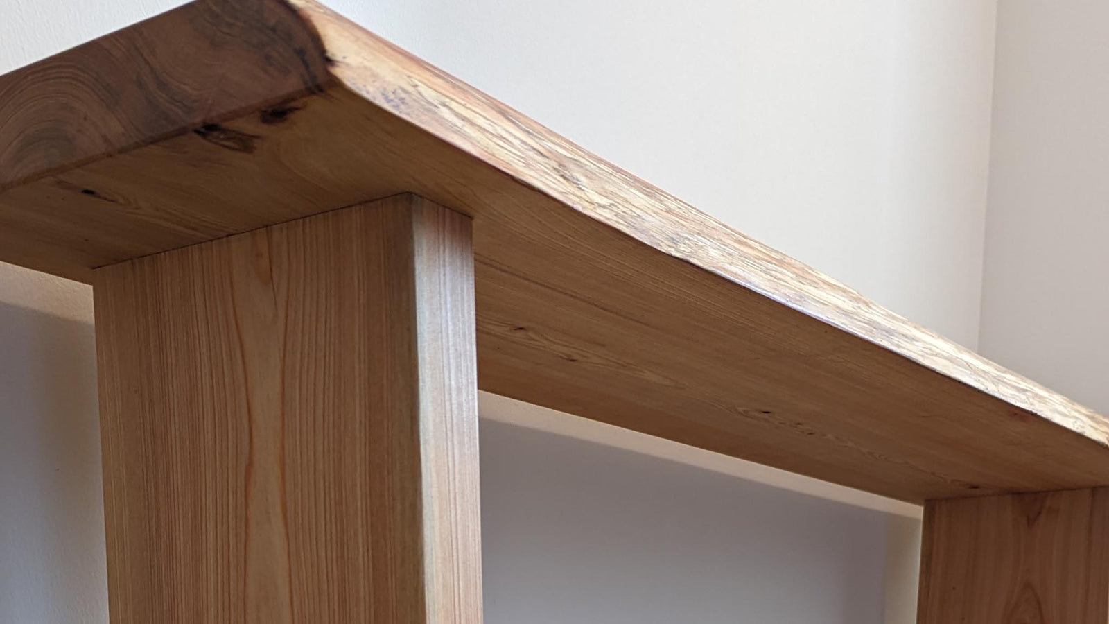 LIVE EDGE ENTRY TABLE